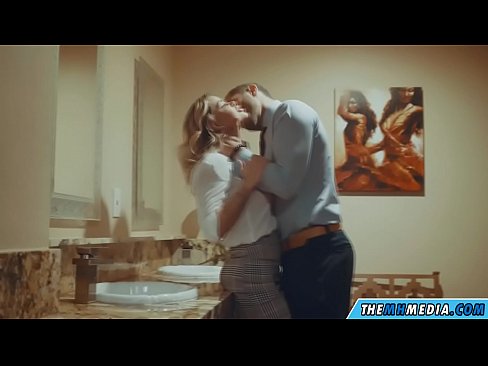 ❤️ जब एउटा बस्टी गोरोले तपाईंलाई सार्वजनिक शौचालयमा बहकाउँछ ne.eggporncomics.ru मा